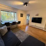 Naera Metro, Stranden Och Skogen.